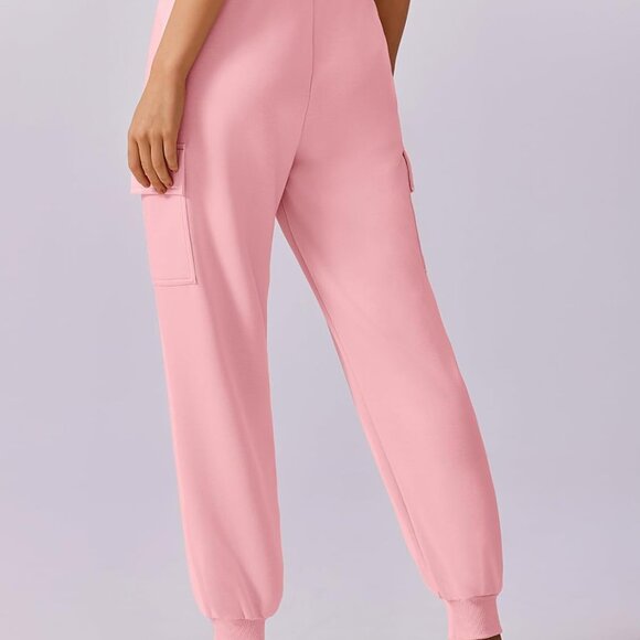Pink women's two-piece sweatsuit set with cargo joggers, oversized sweatshirt, 4 - Picture 5 of 5